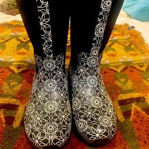 Muck woman size 8 worn only 3 times like brand new